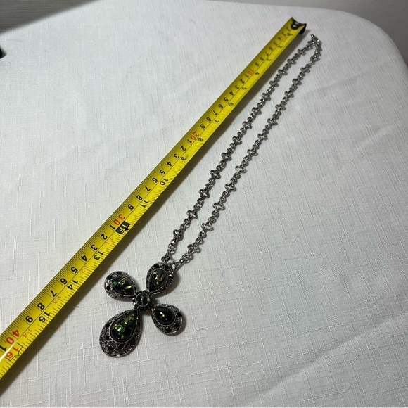 Vintage cross necklace - Picture 4 of 7